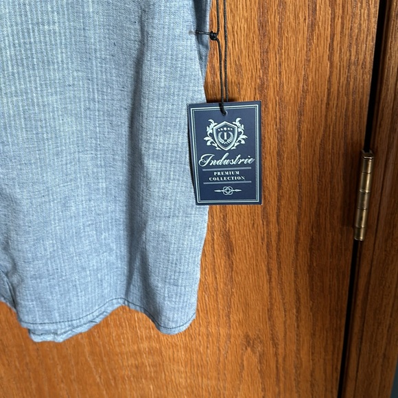 NWT Men’s Industrie Short Sleeve Shirt. - Picture 3 of 5